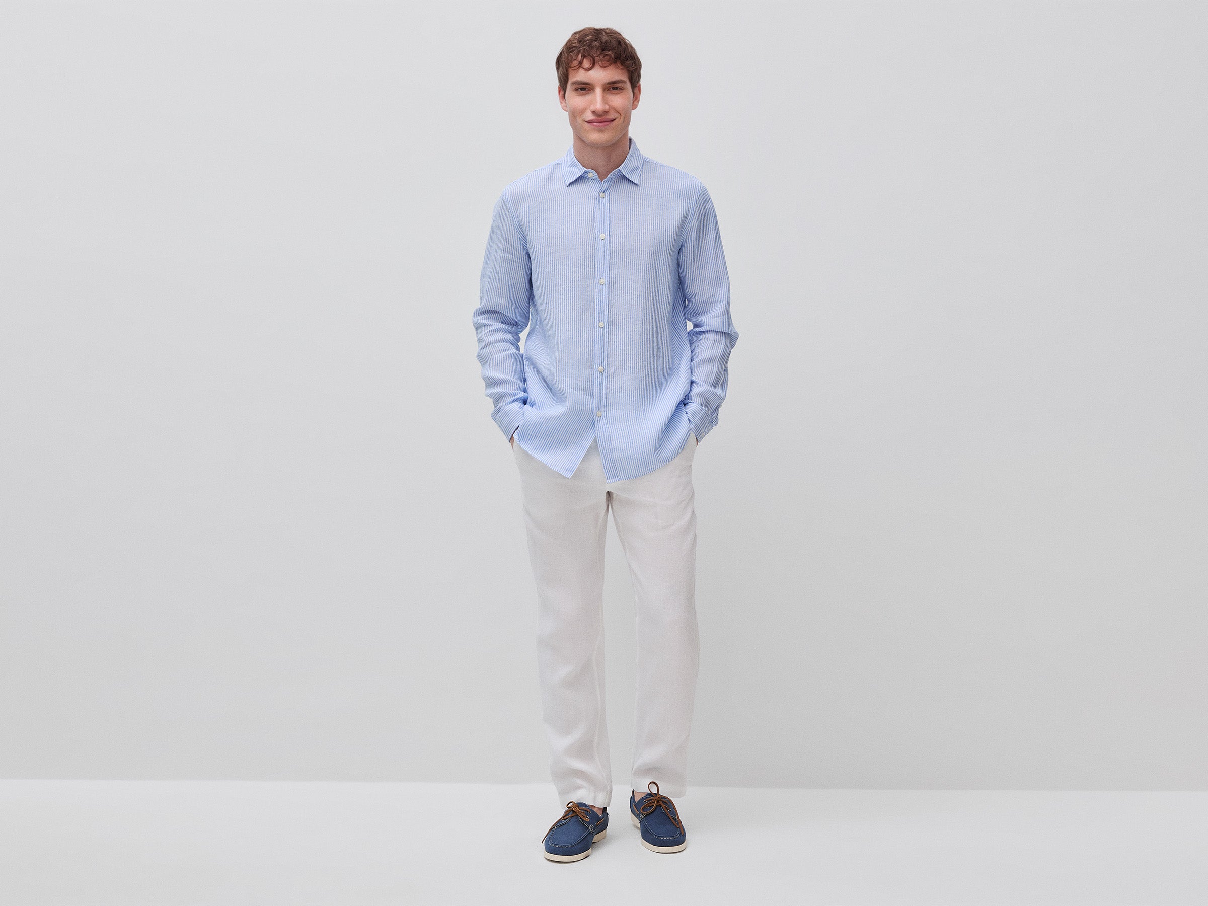 Camisa azul-claro às riscas em linho puro - ucb_image_FY