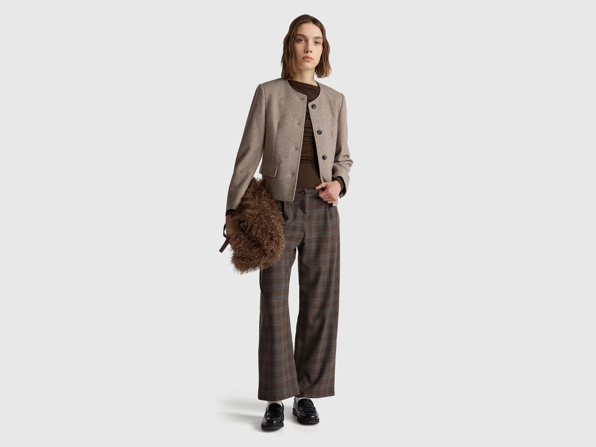T-shirt acinturada com decote à barco - ucb_image_FY