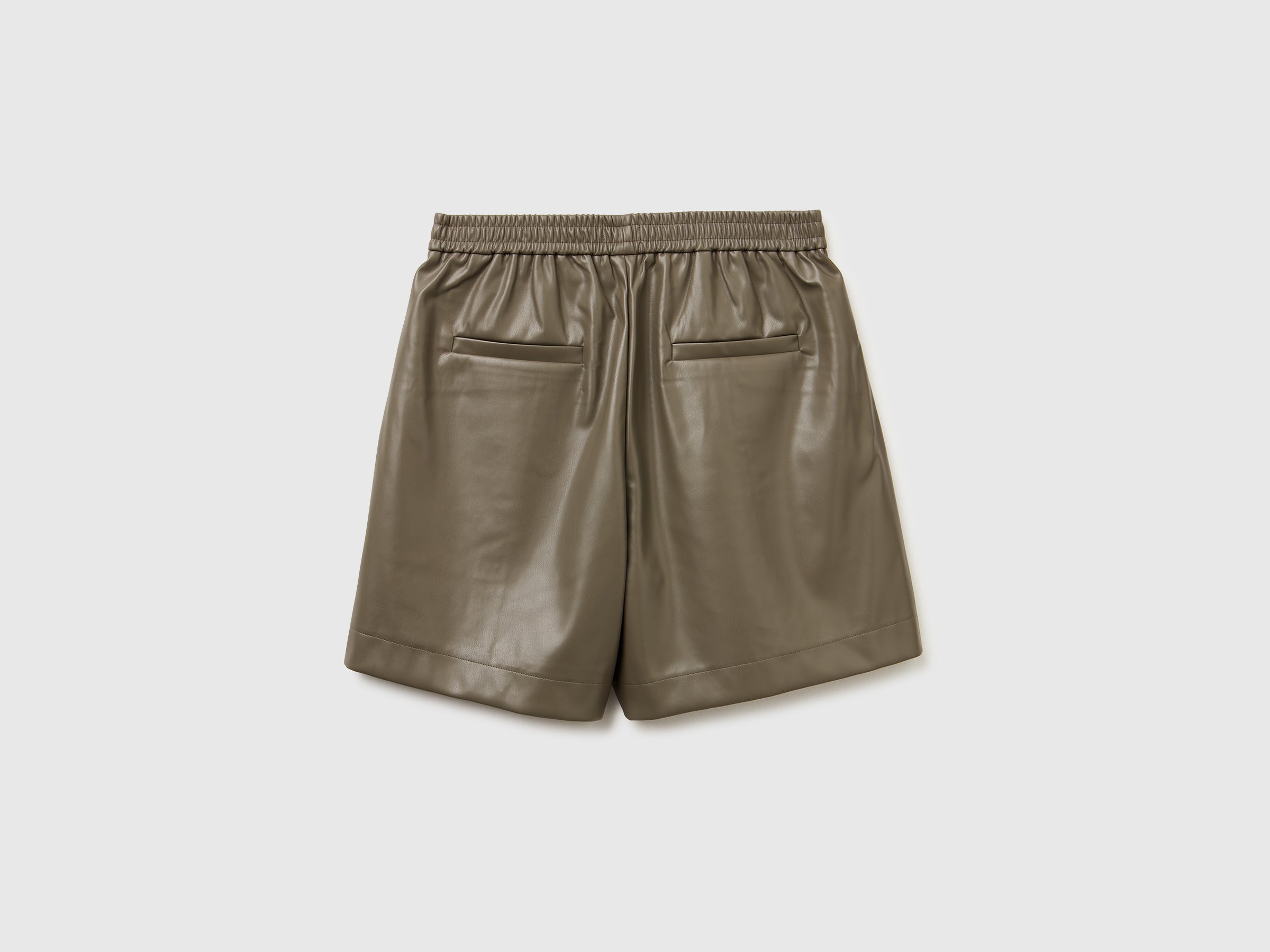 Bermudas em tecido efeito pele - ucb_image_BS