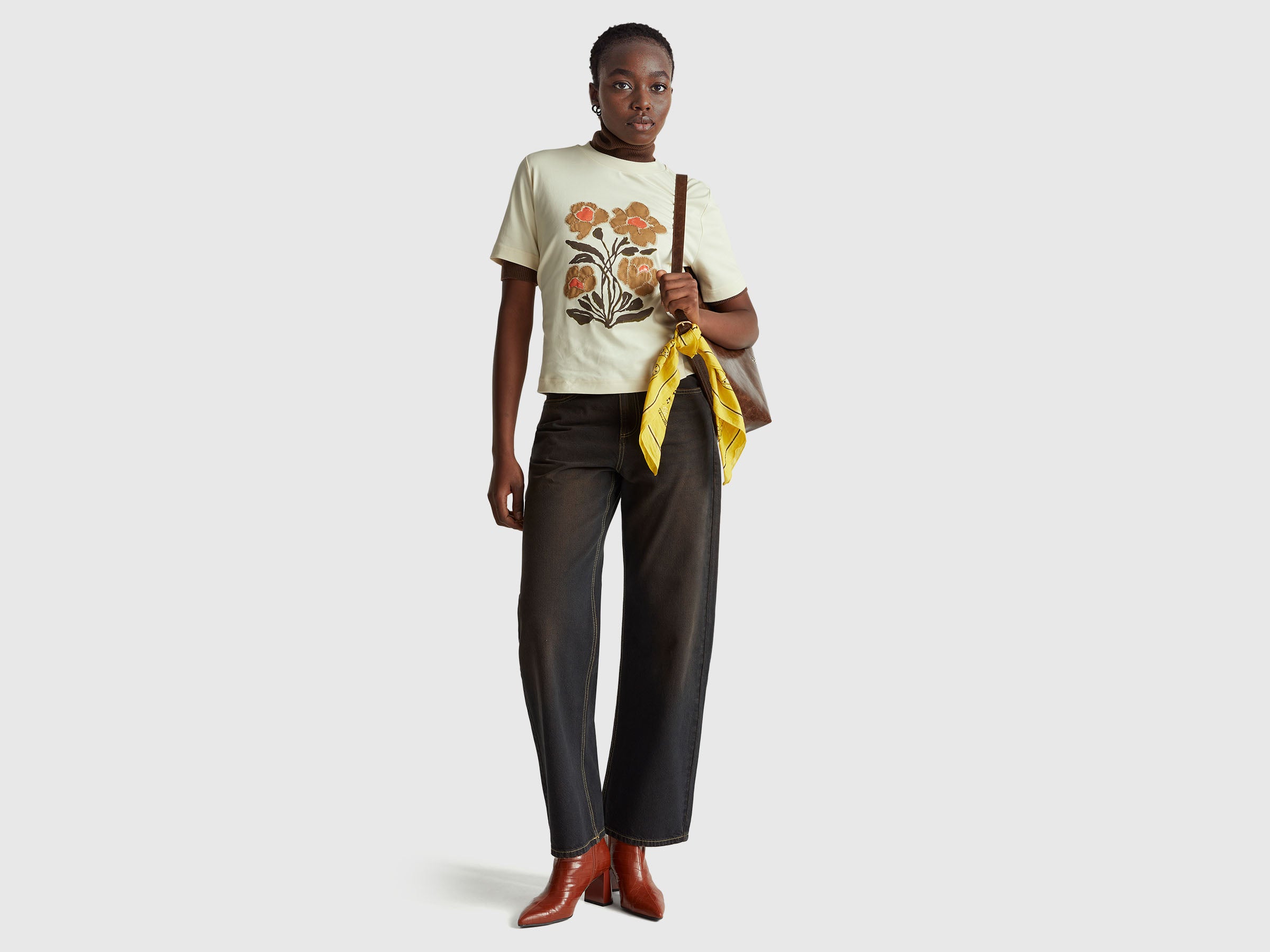 T-shirt com estampa e bordado - ucb_image_FY