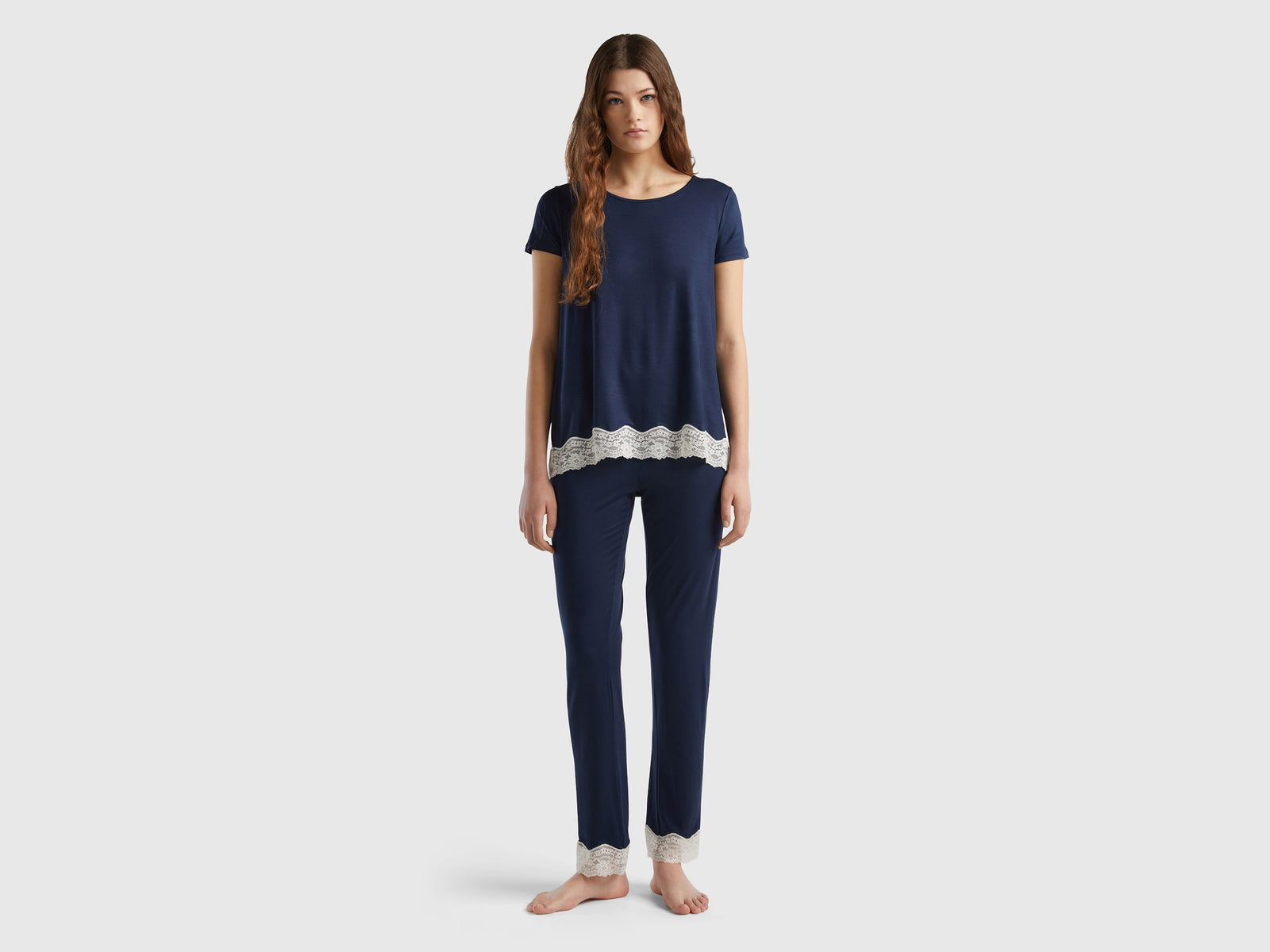 Trousers with lace details