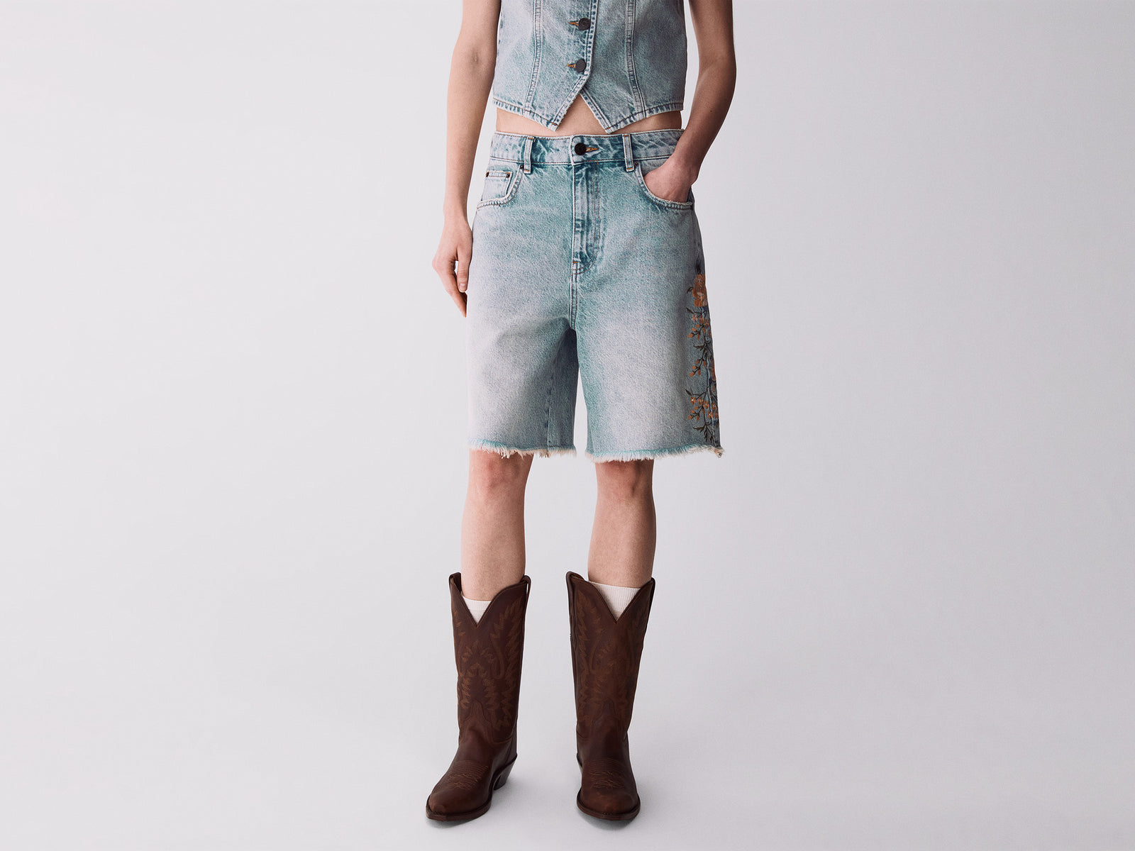 Denim Bermuda shorts with roses
