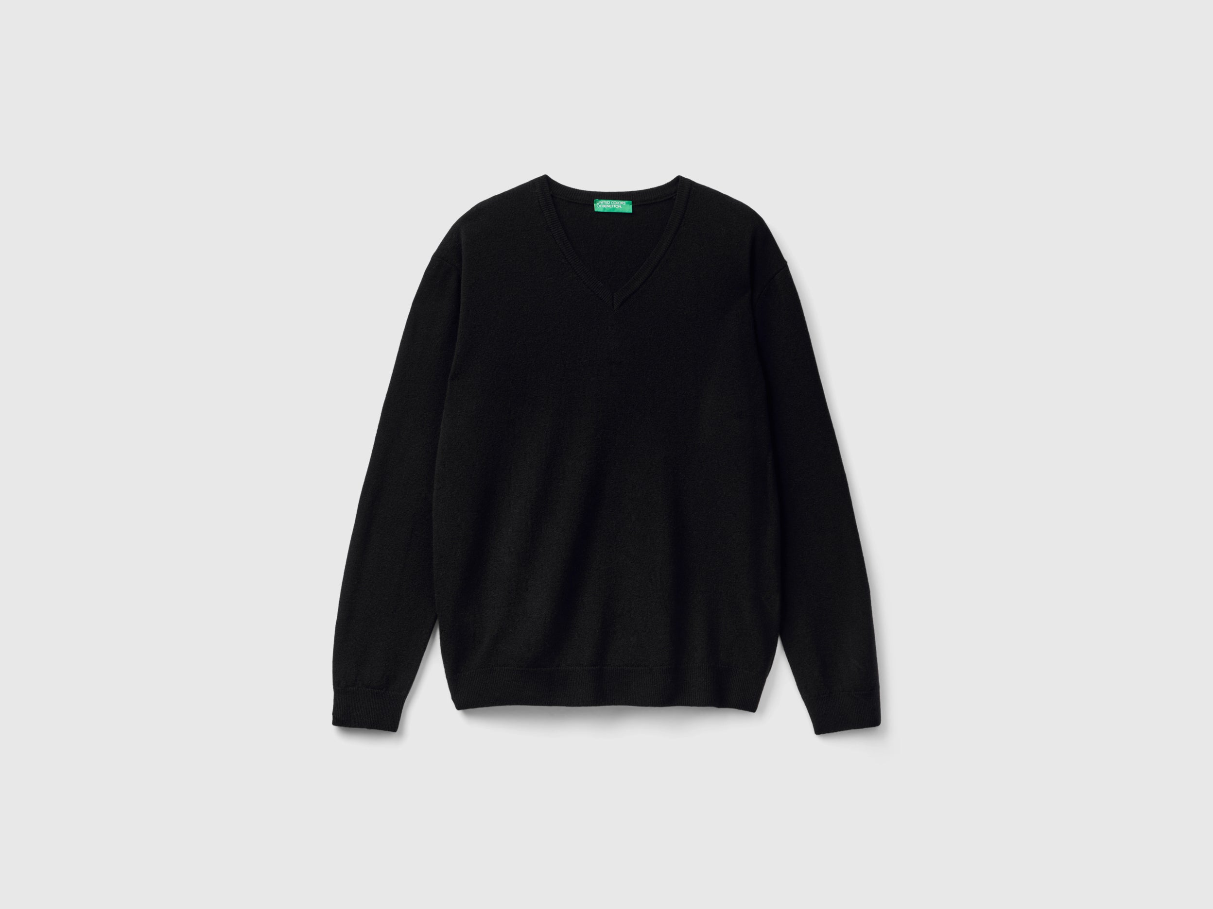 Camisola decote em V preta em pura lã Merino - ucb_image_FS