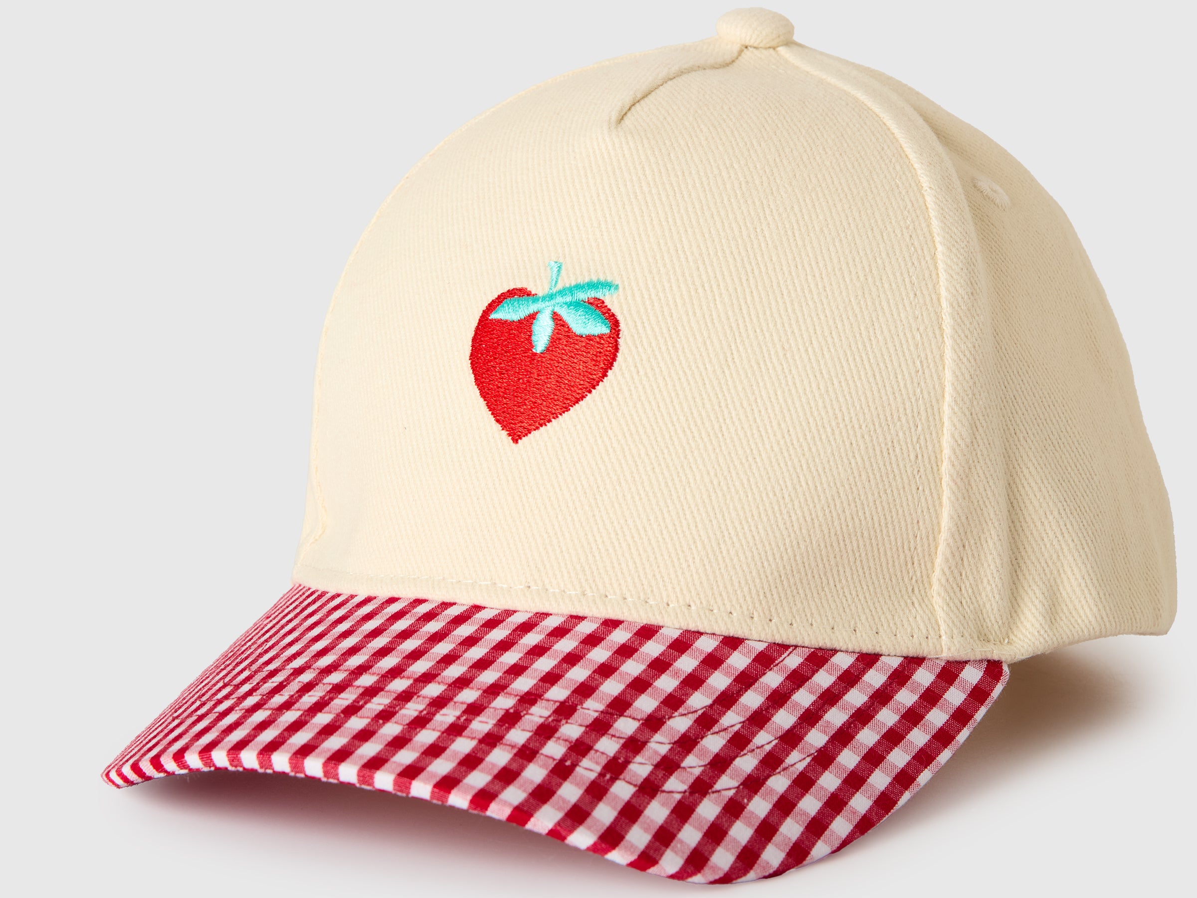 Baseball cap with strawberry embroidery - ucb_image_DS1