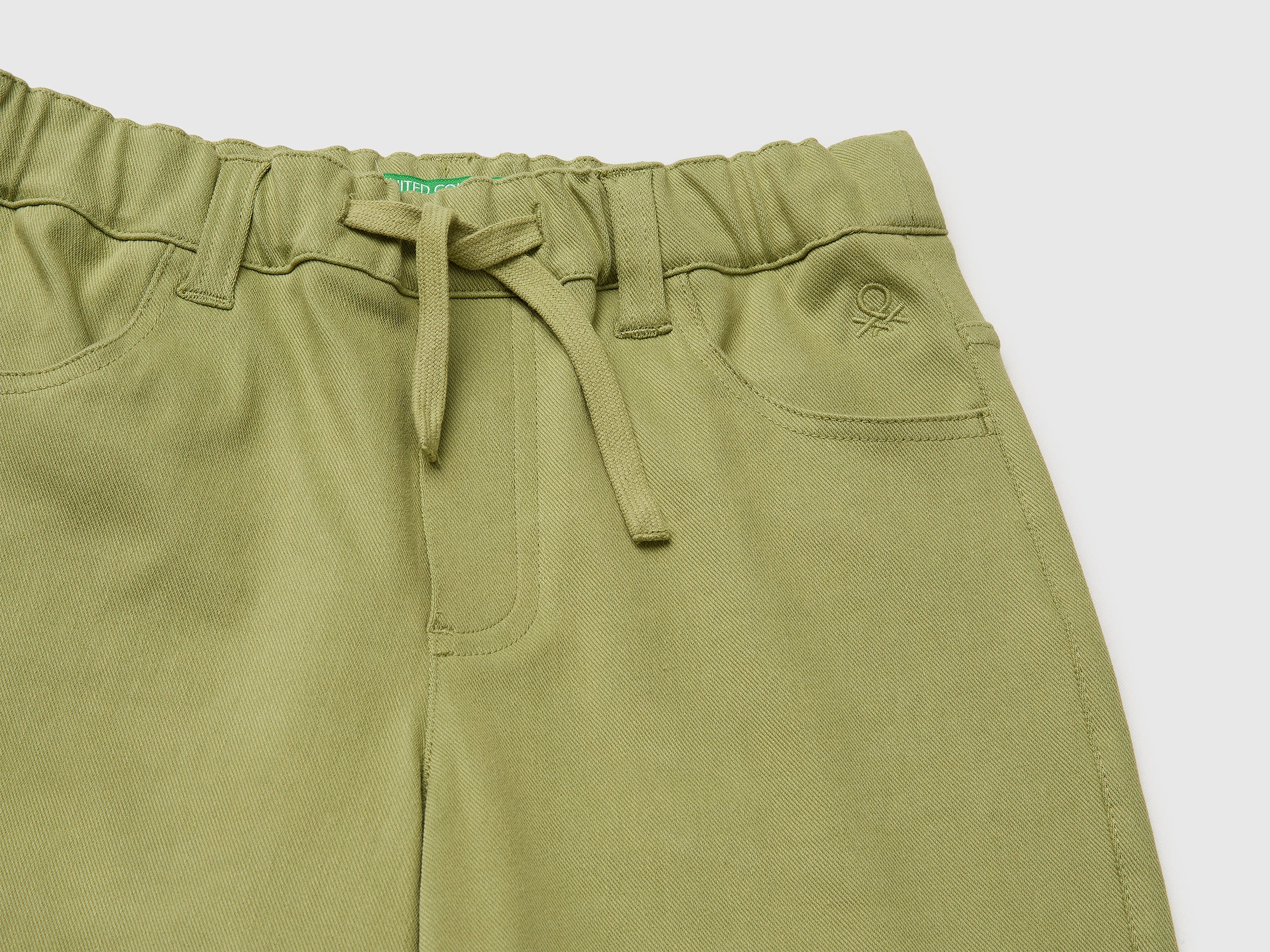 Bermuda shorts with drawstring - ucb_image_DS1