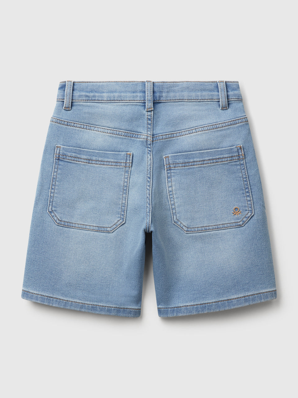 Bermudas straight em denim elástico - ucb_image_BS