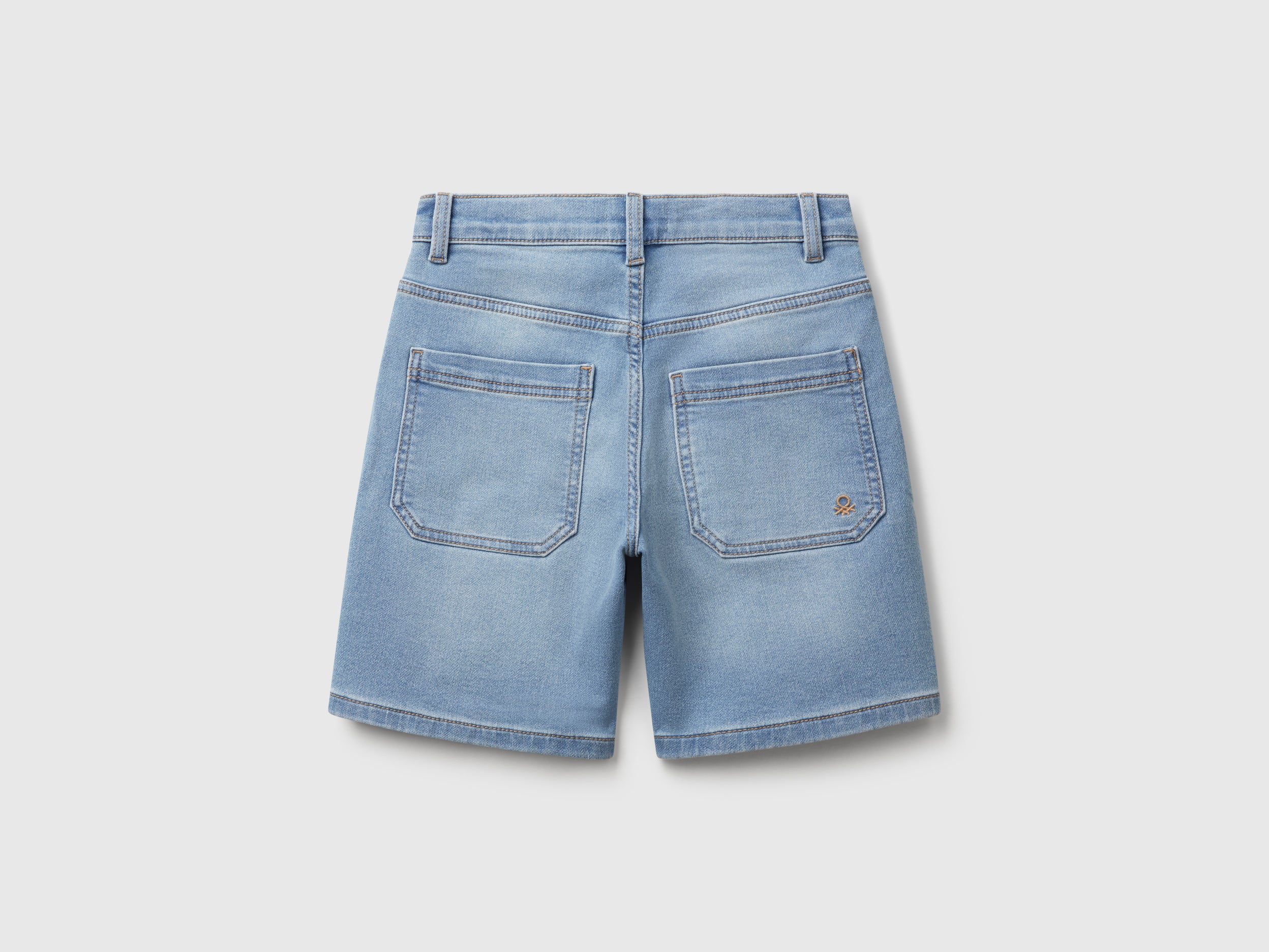 Bermudas straight em denim elástico - ucb_image_BS