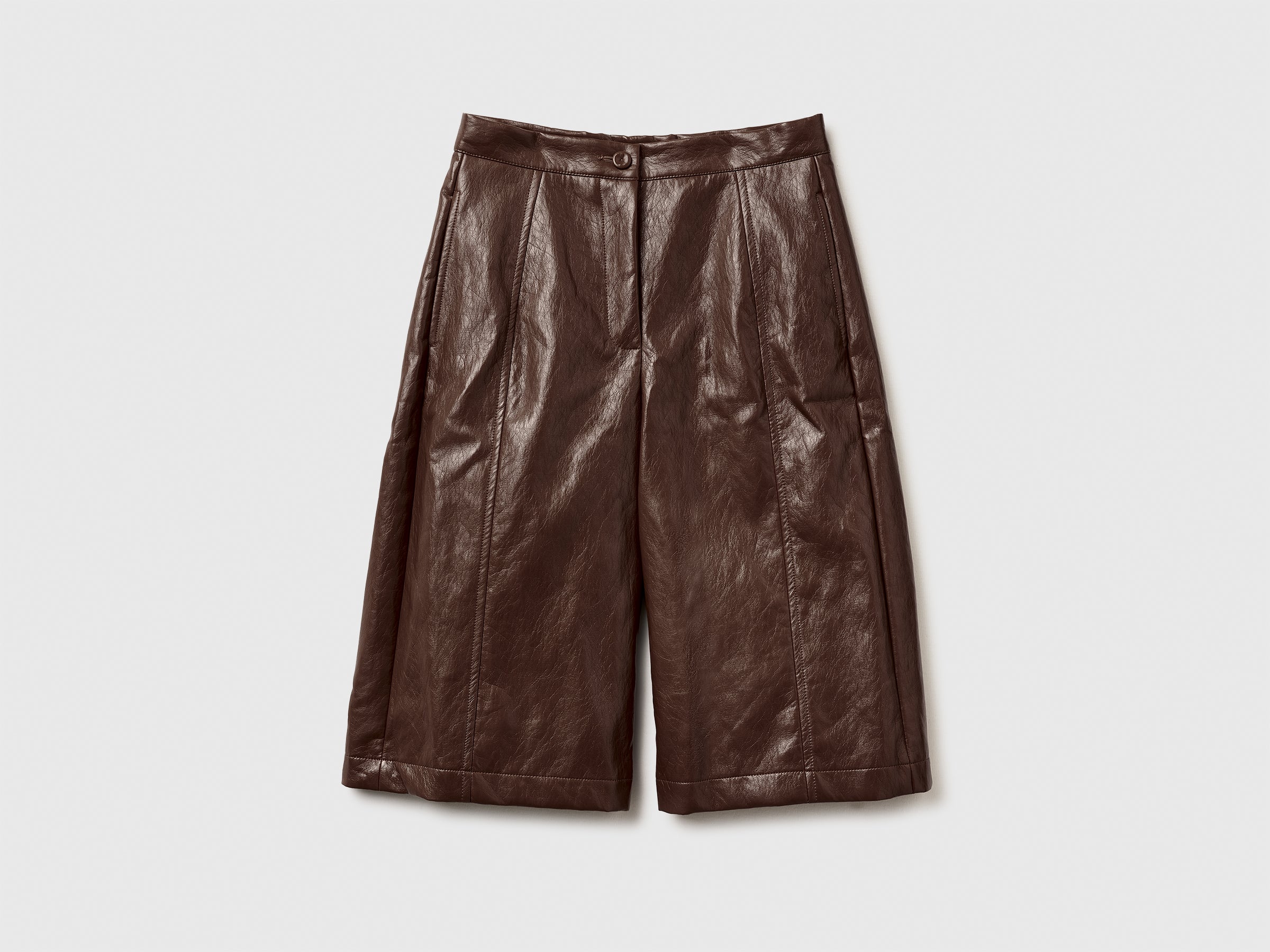 Bermudas em tecido efeito pele - ucb_image_FS