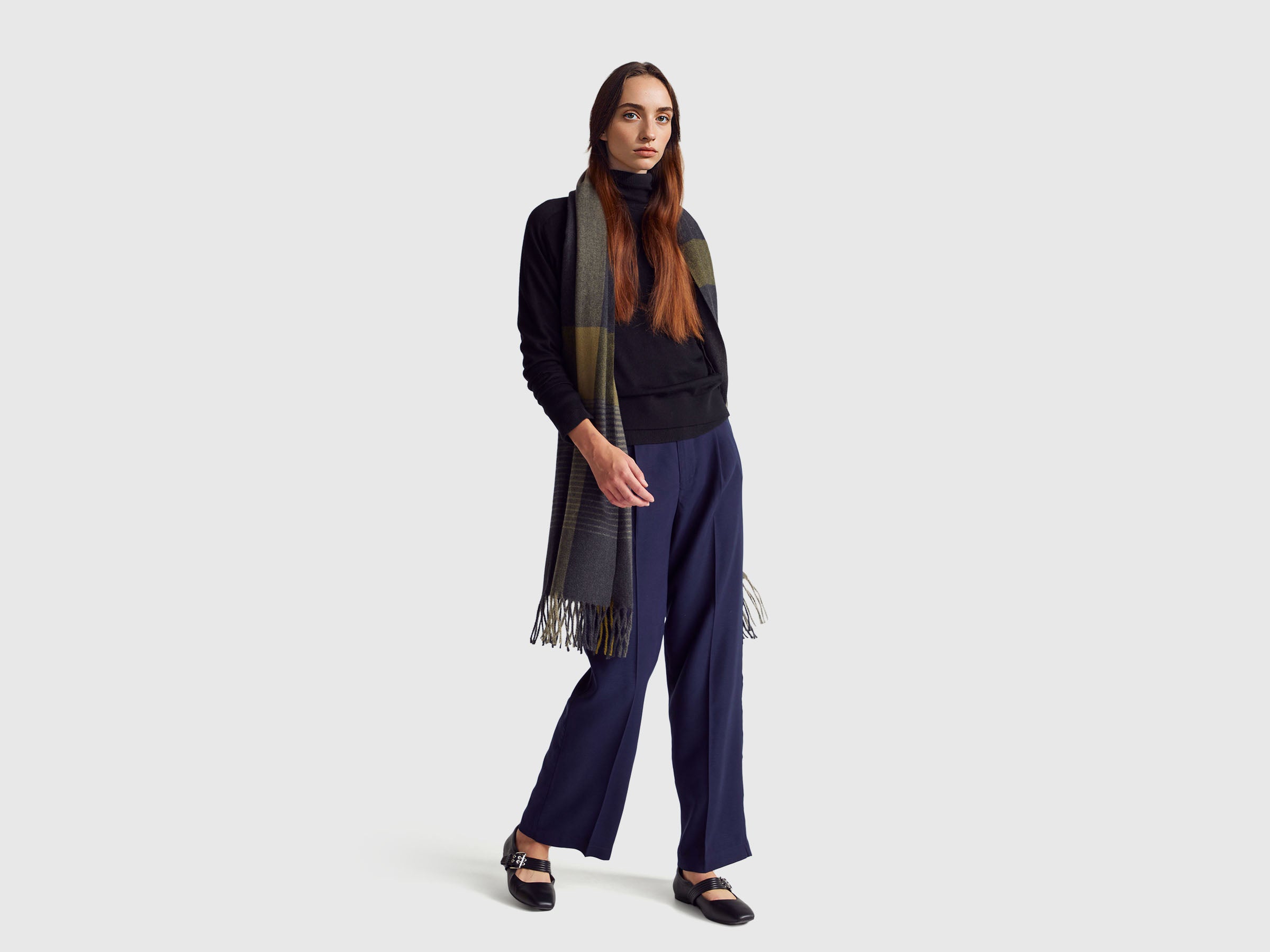 Camisola de gola alta preta em mistura de lã e caxemira. - ucb_image_FY