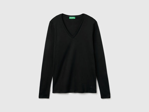 T-shirt preta com decote em V - ucb_image_FS