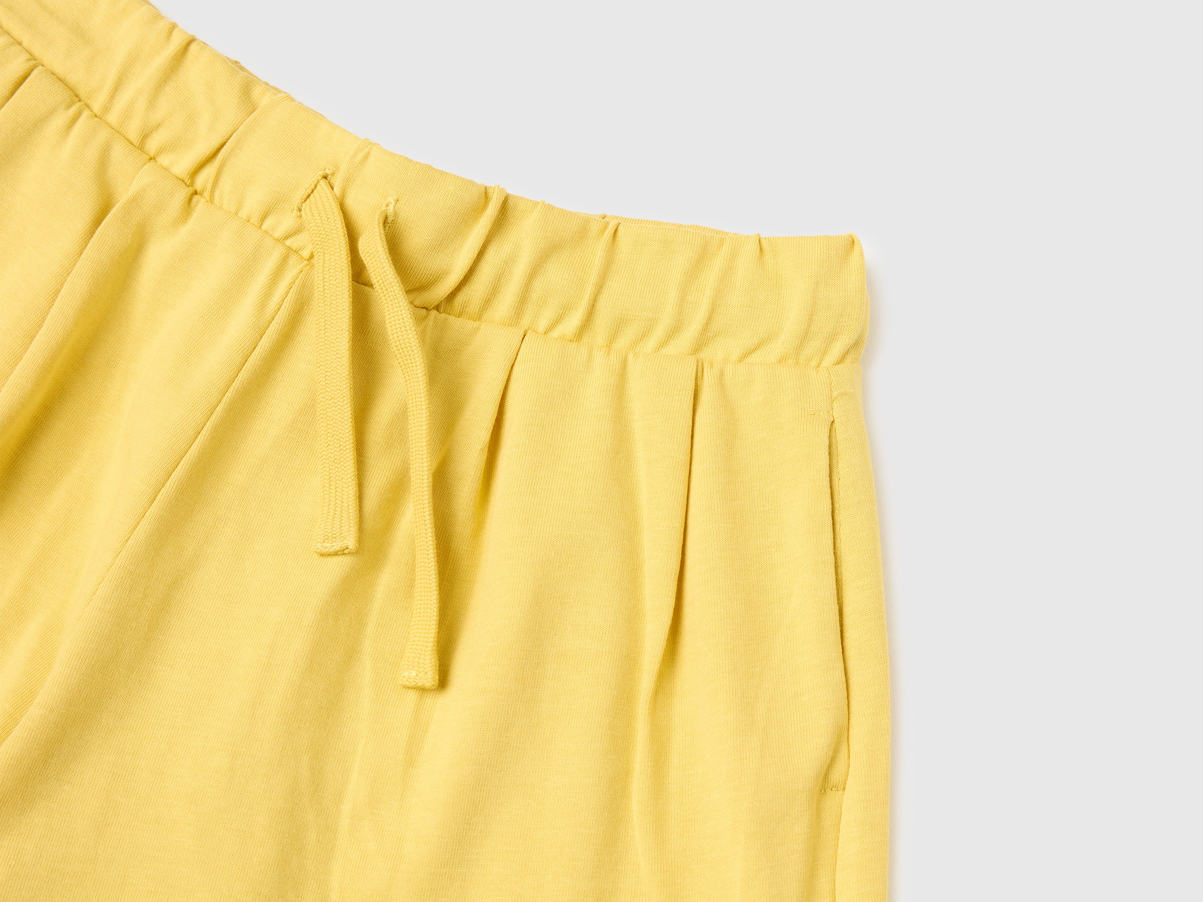 Bermuda shorts with drawstring - ucb_image_DS1