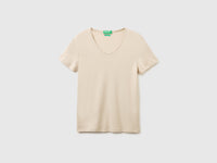 Slim fit t-shirt with V-neck - ucb_image_FS