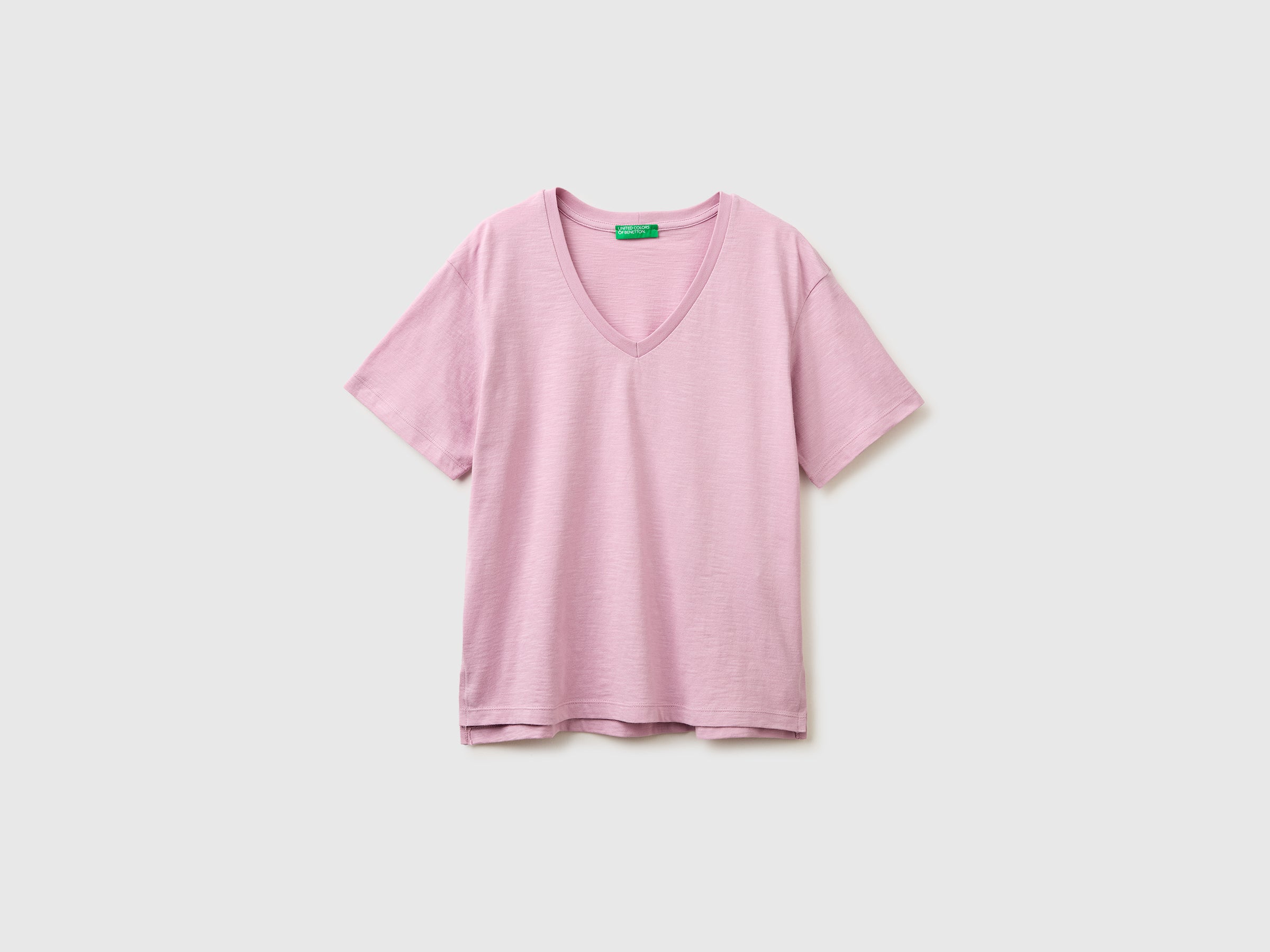 V-neck t-shirt in lightweight cotton - ucb_image_FS
