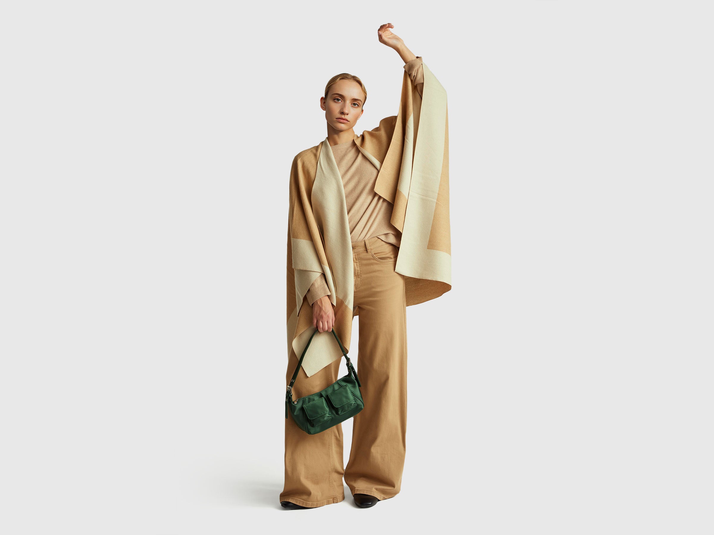 Camisola de gola redonda bege em mistura de lã e caxemira - ucb_image_FY
