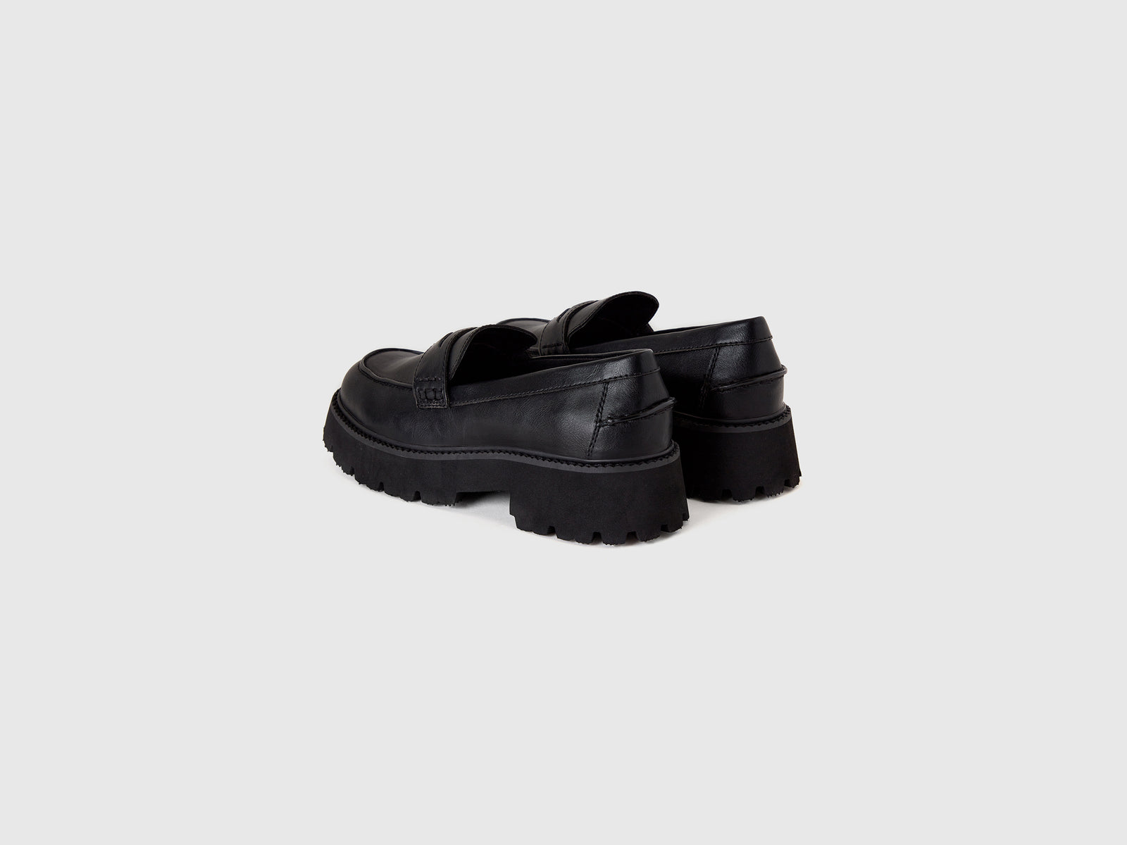 Mocassinos pretos com sola alta - ucb_image_BS