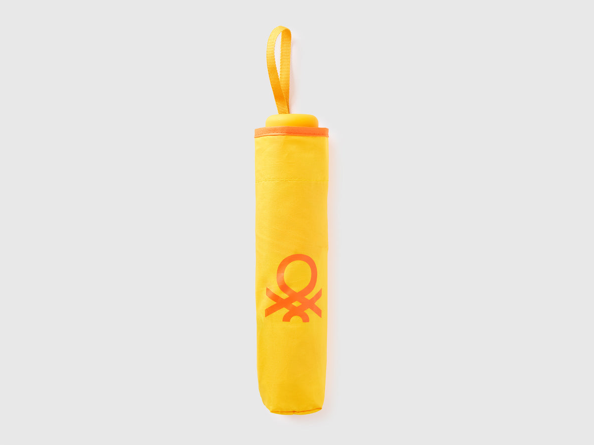 Yellow umbrella - ucb_image_FS