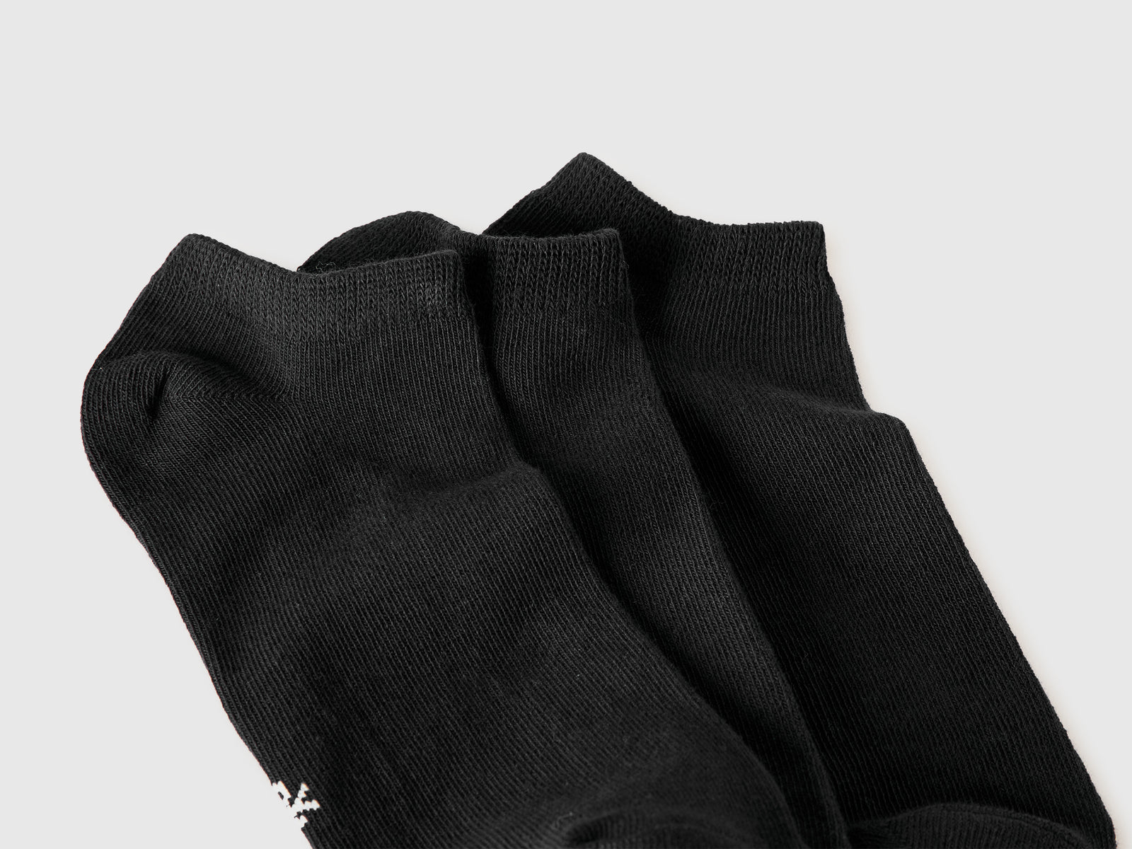 Three pairs of plain short socks - ucb_image_DS1