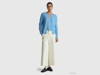 Camisola azul-claro com decote em V em pura lã Merino - ucb_image_FY