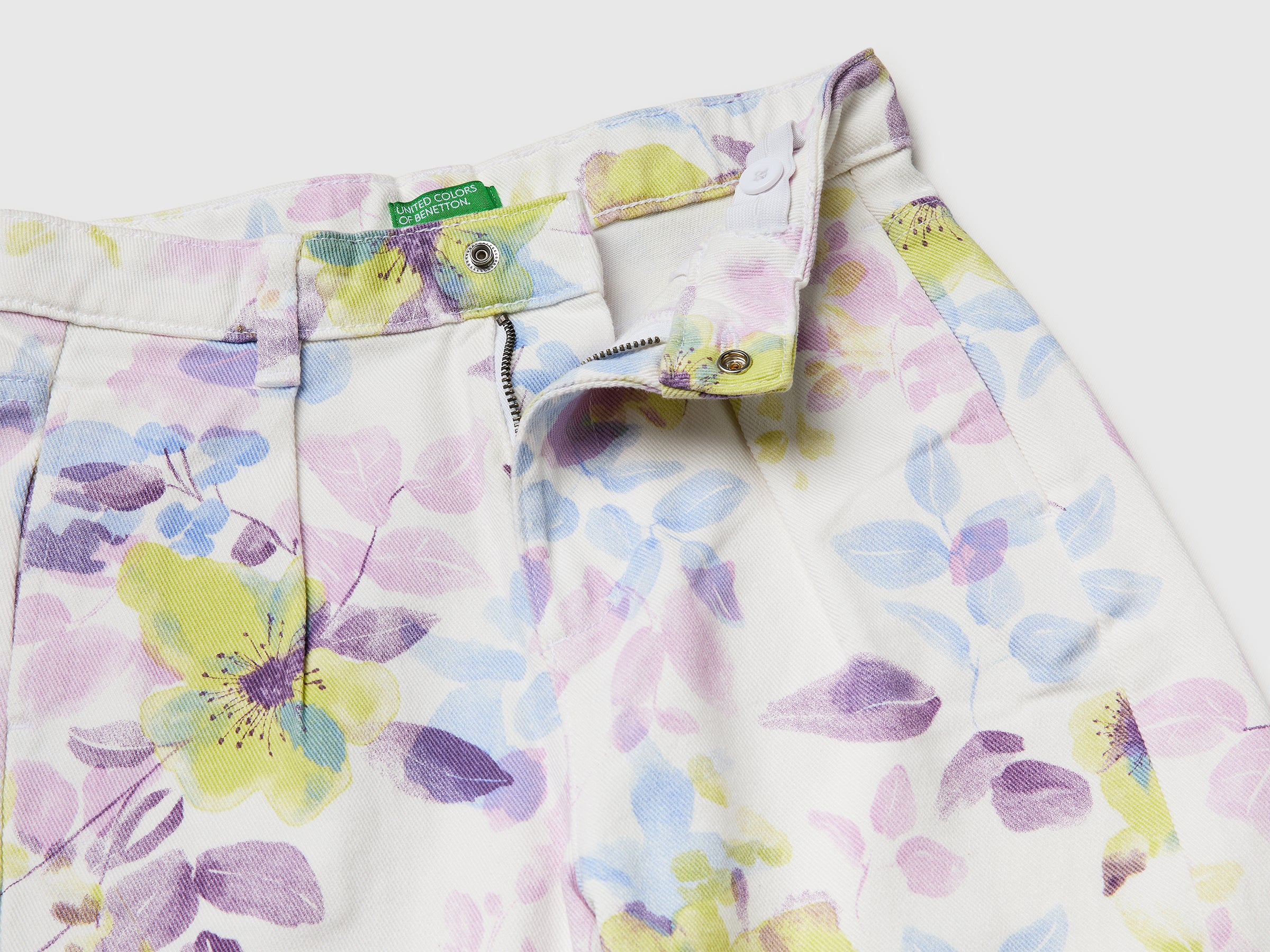 Baggy fit floral trousers - ucb_image_DS1
