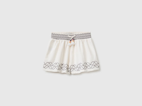 Shorts em crepe com bordado - ucb_image_FS