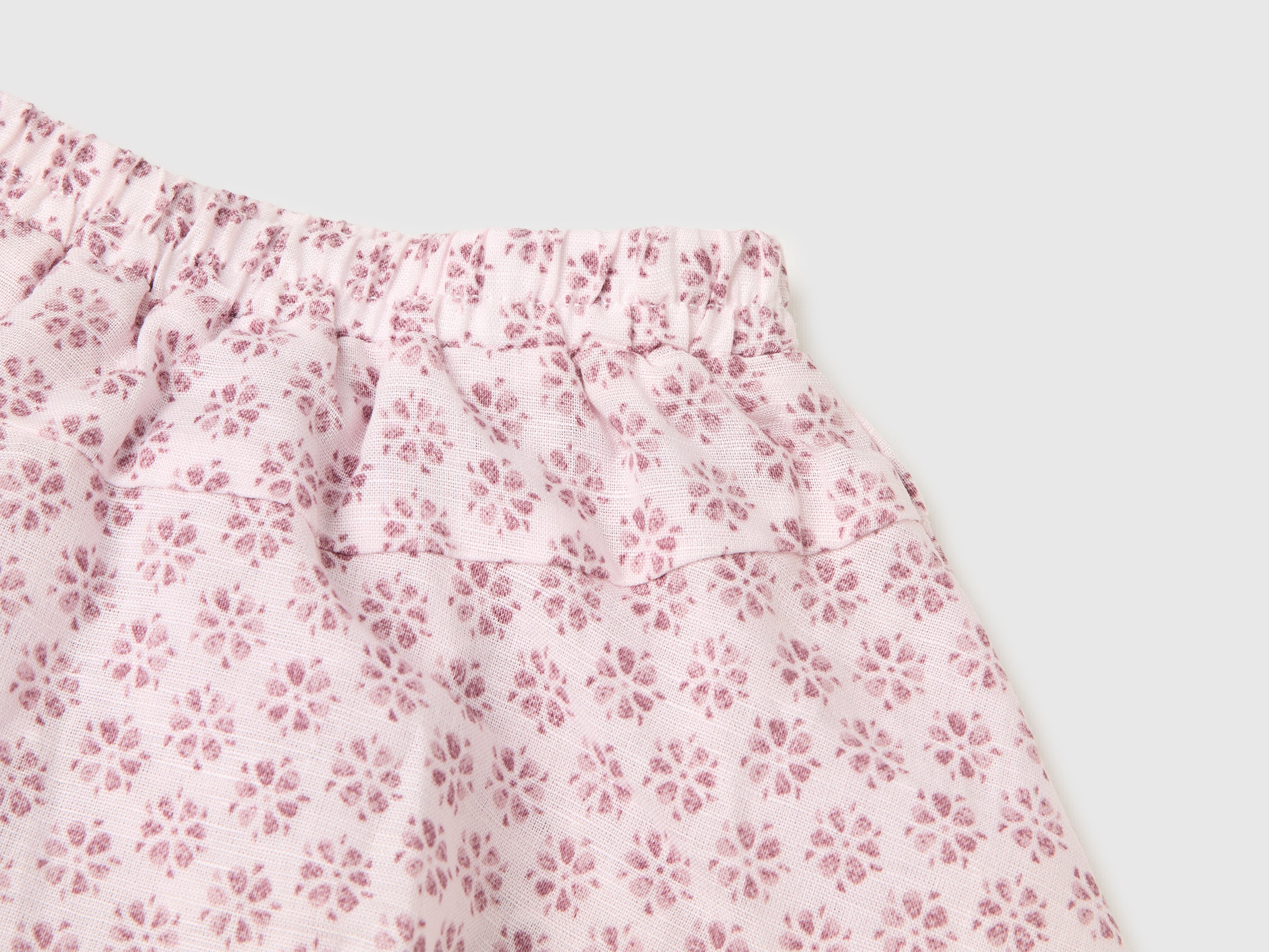 Conjunto às flores em mistura de linho - ucb_image_DS1