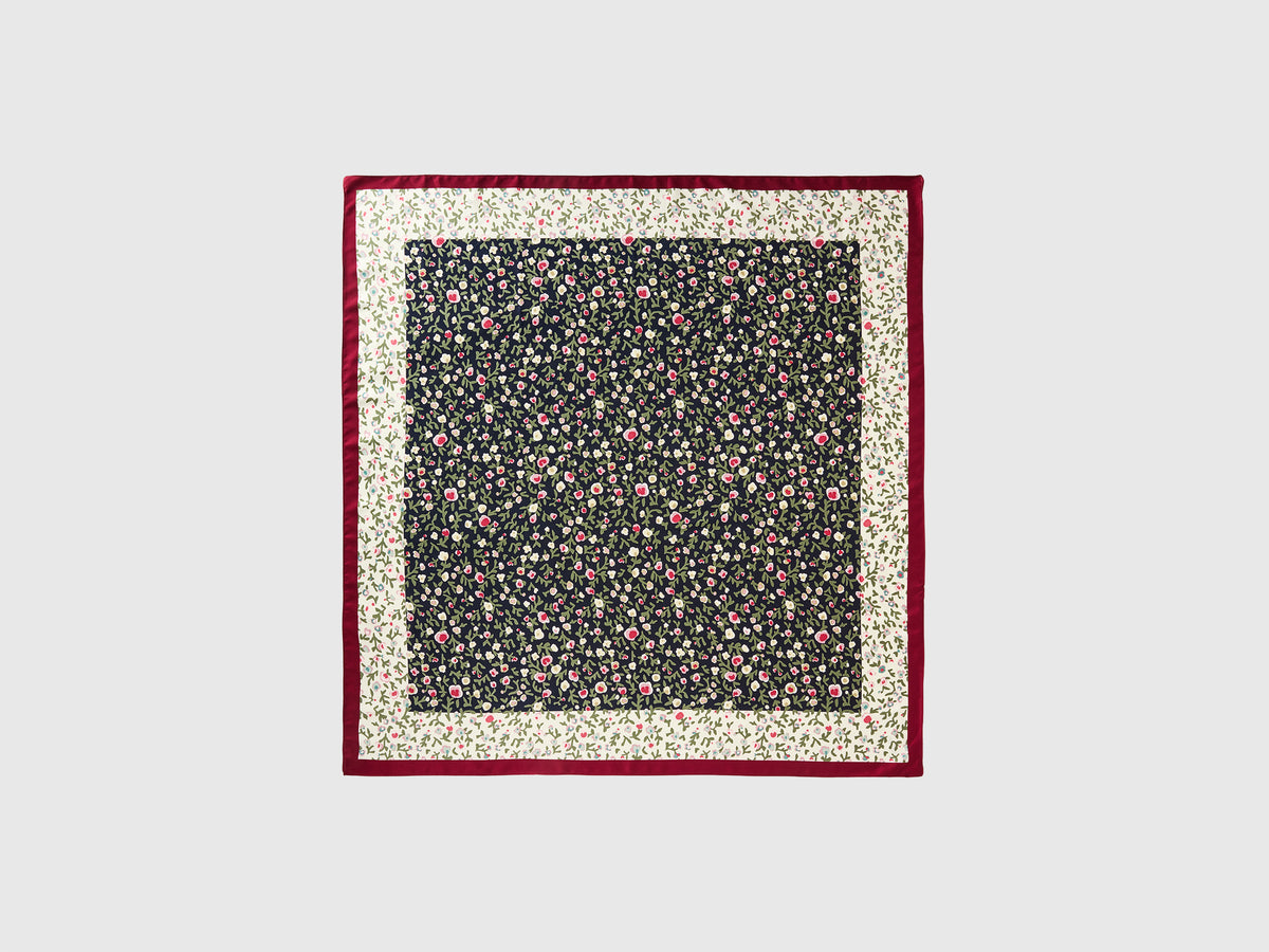 Scarf with patterned print - ucb_image_FS