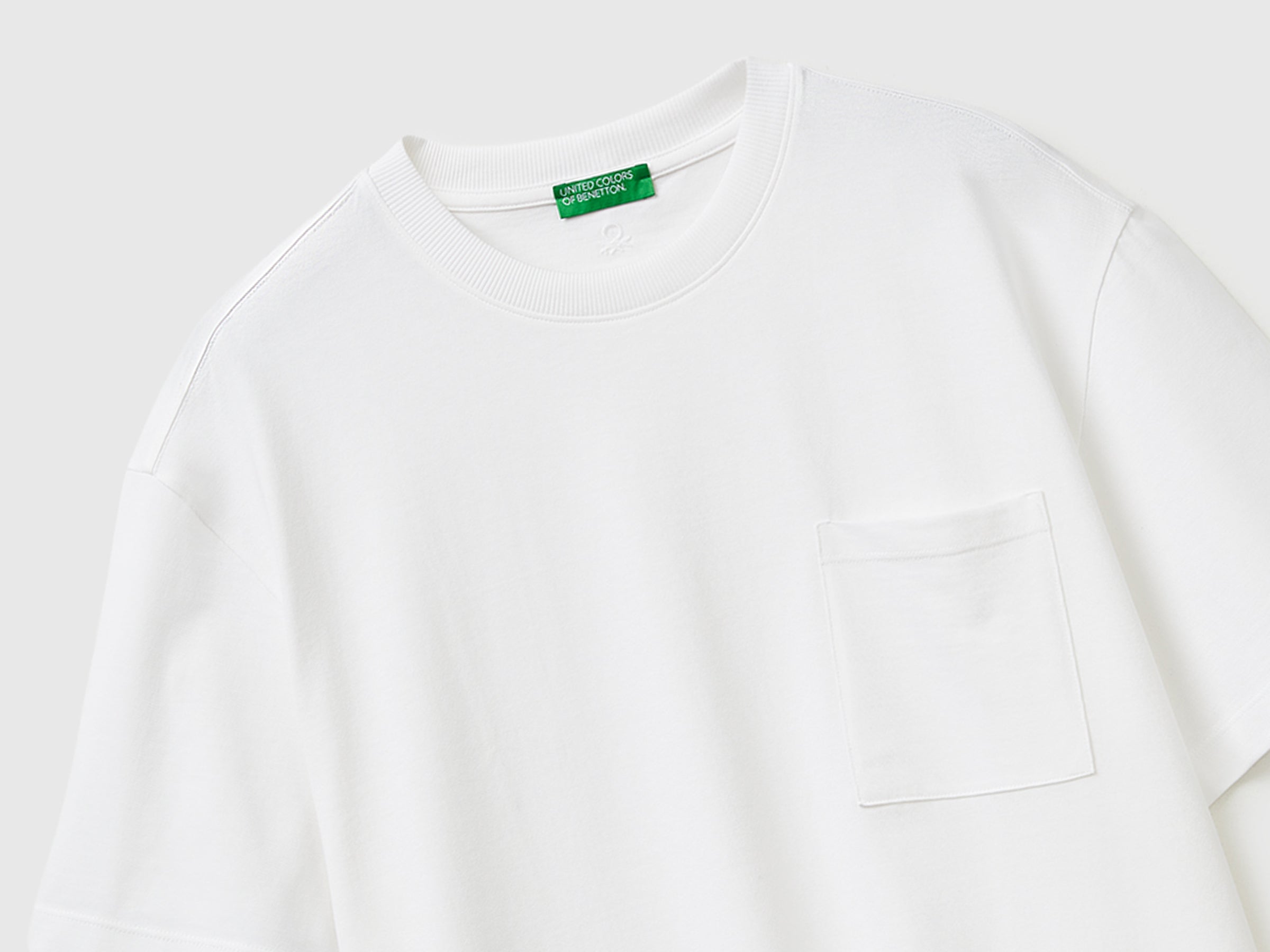 T-shirt with pocket - ucb_image_DS1