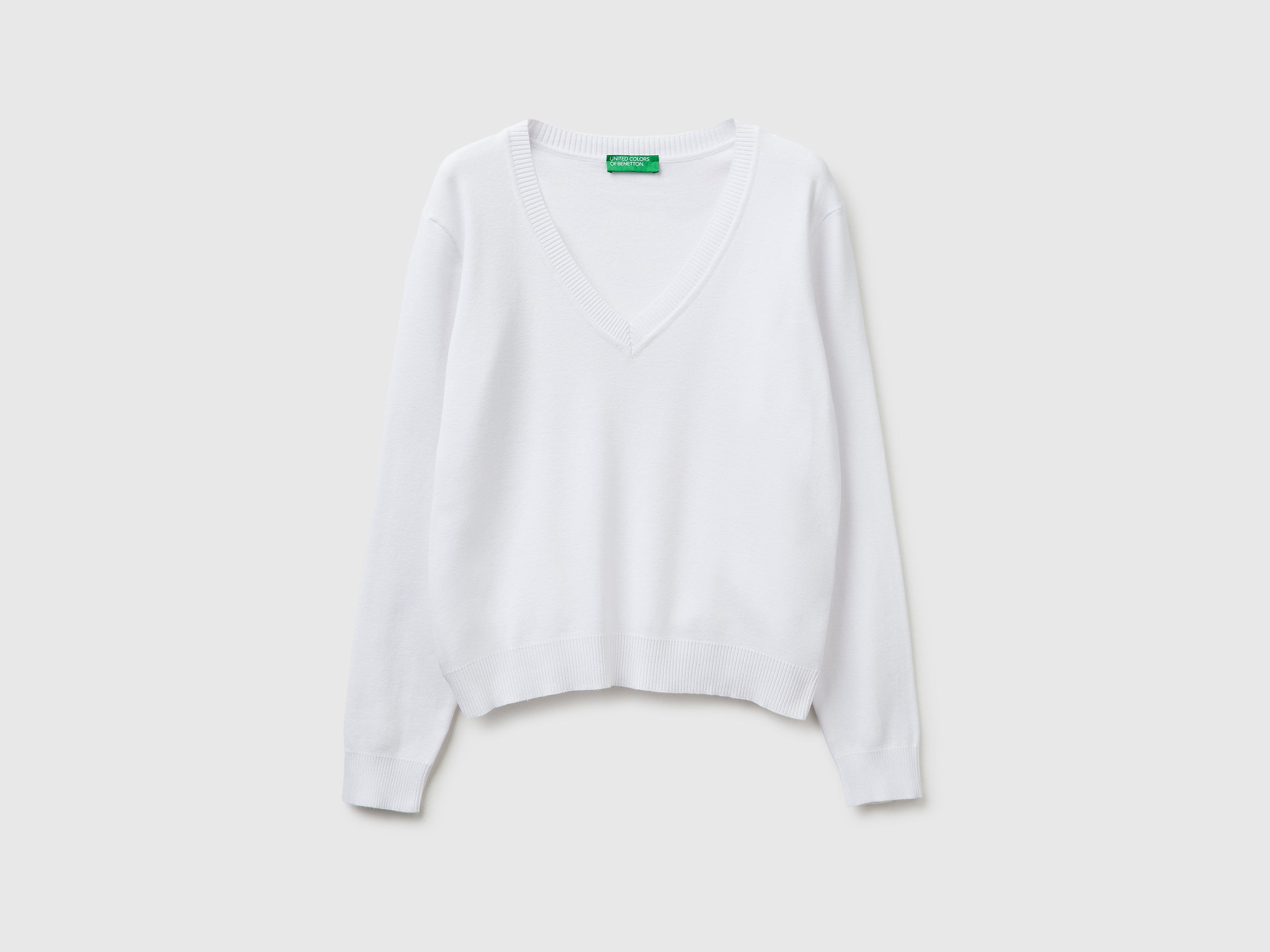 White V-neck sweater in tricot cotton - ucb_image_FS