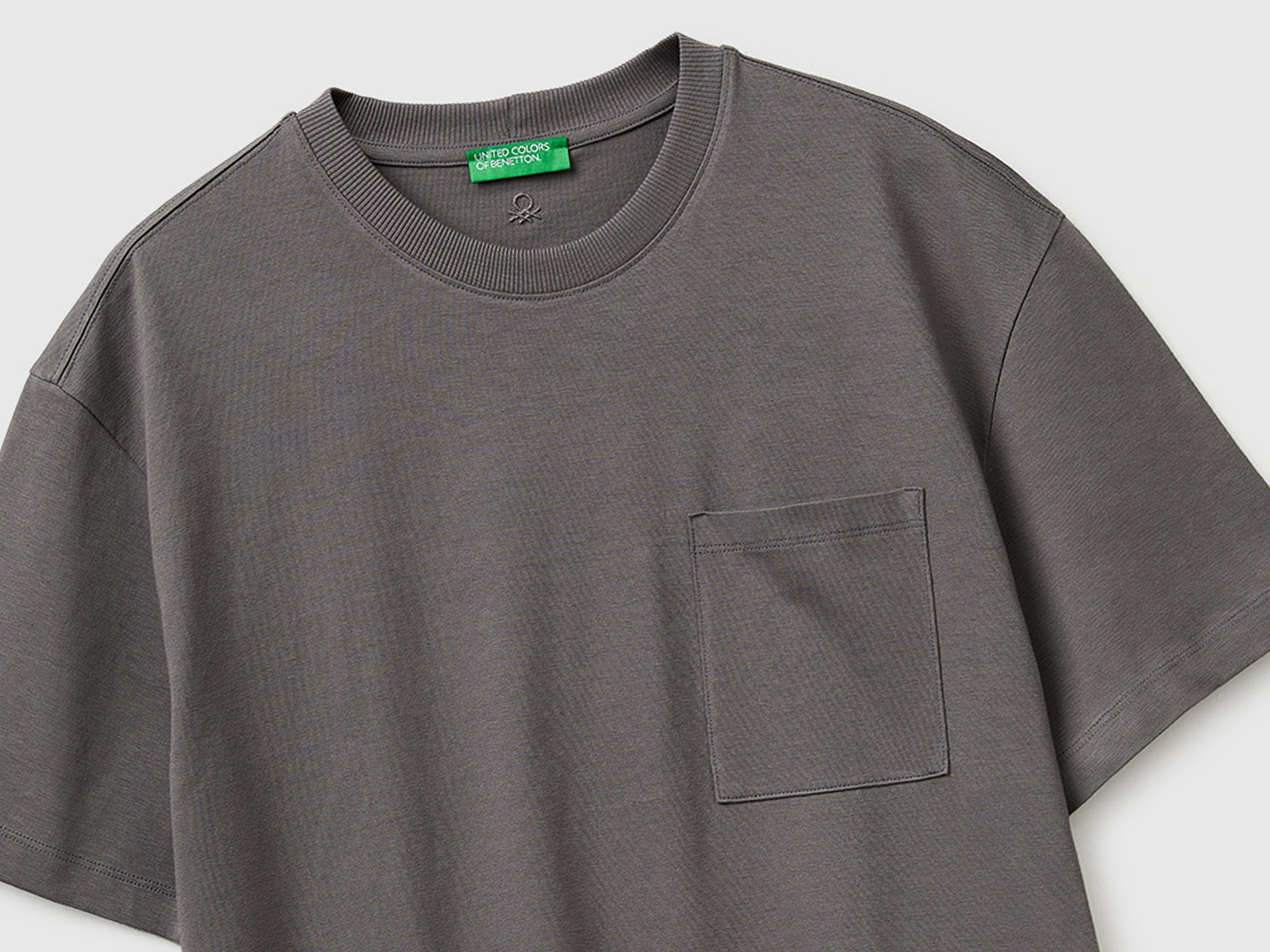 T-shirt with pocket - ucb_image_DS1
