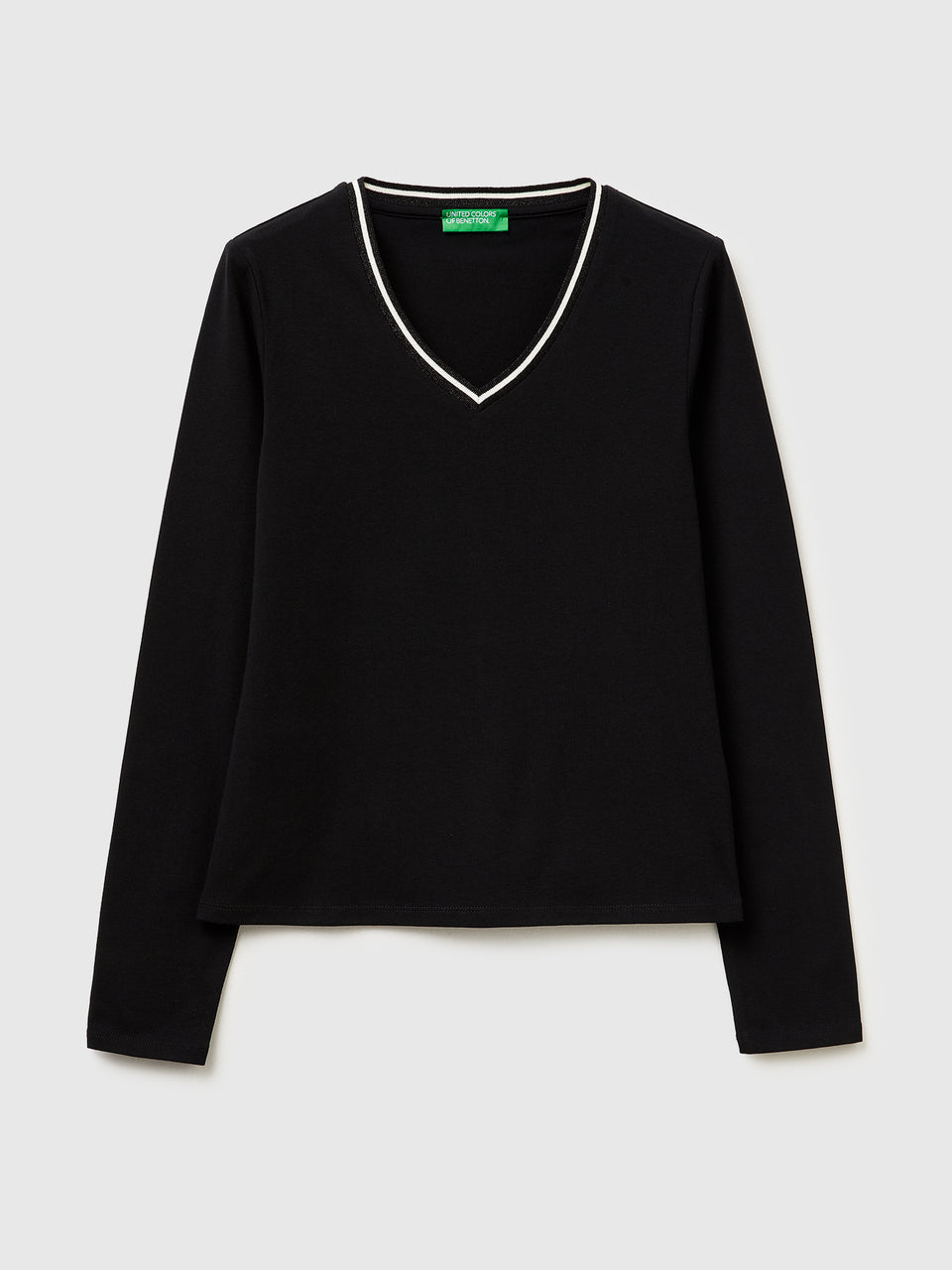 Fitted V-neck T-shirt - ucb_image_FS