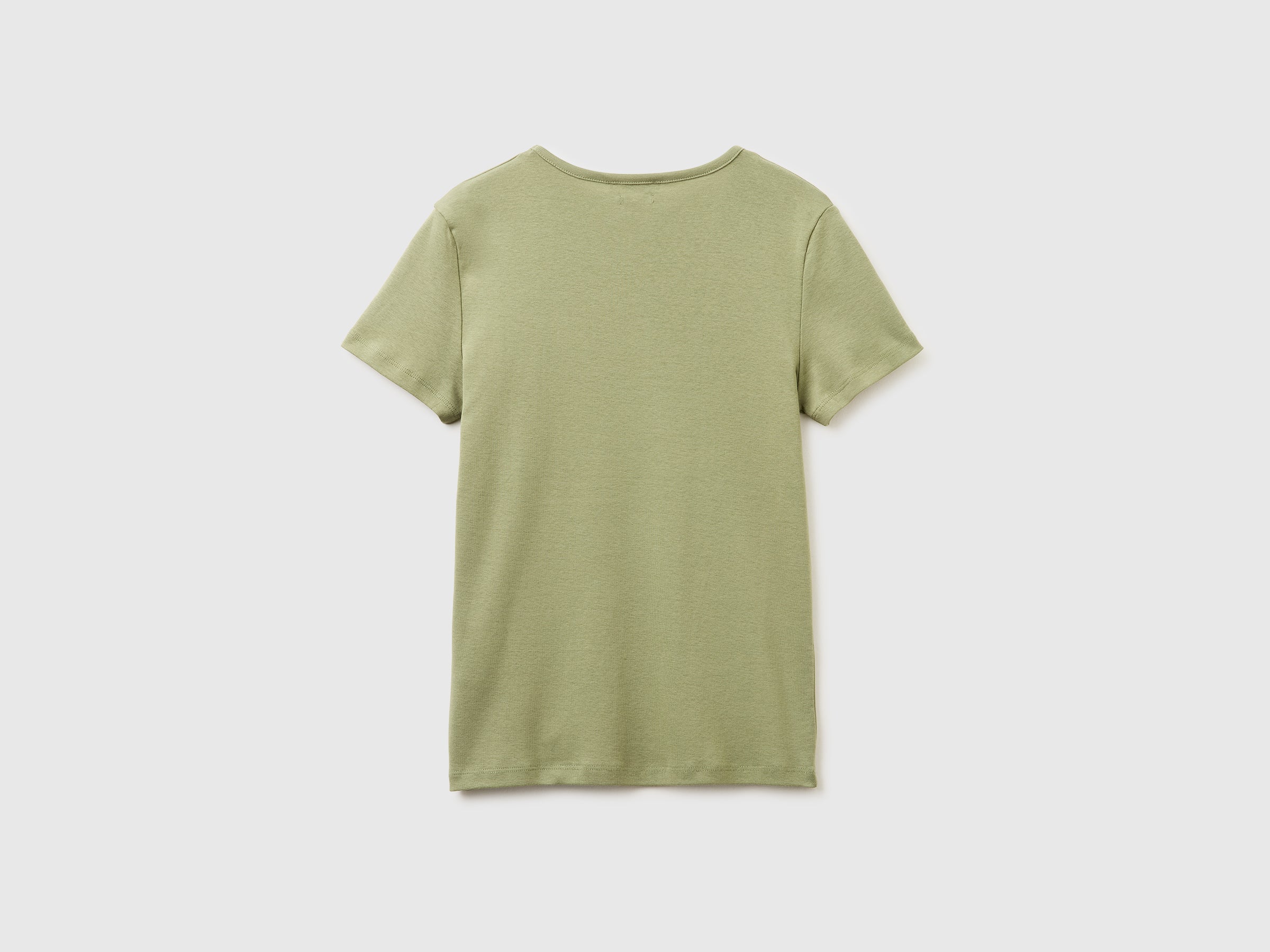 Slim fit t-shirt with V-neck - ucb_image_BS