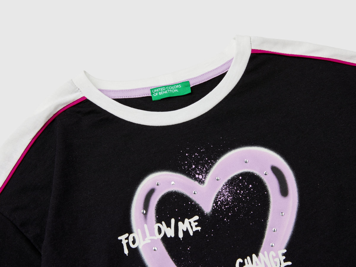 T-shirt com estampa graffiti e strass - ucb_image_DS1