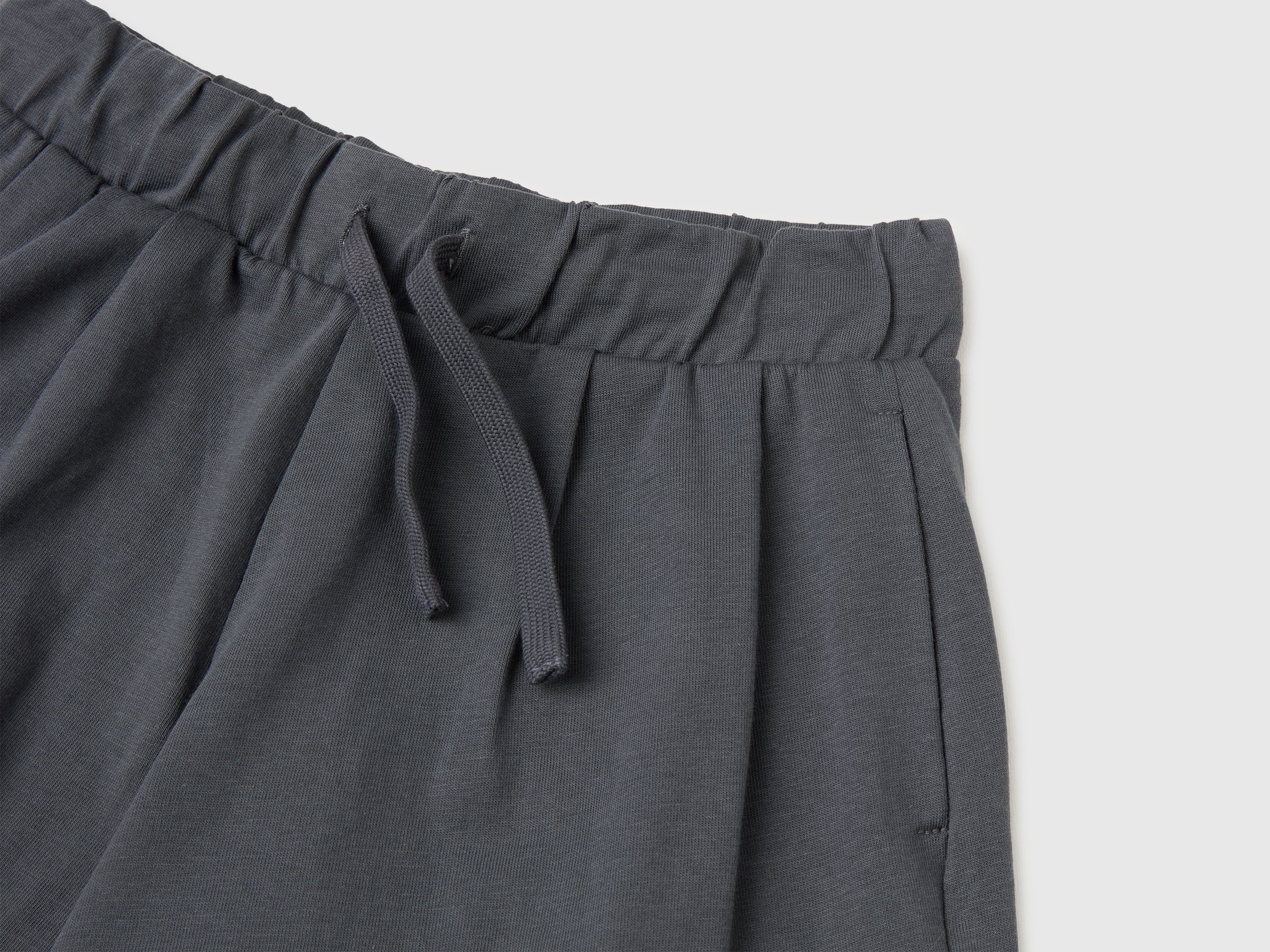 Bermuda shorts with drawstring - ucb_image_DS1