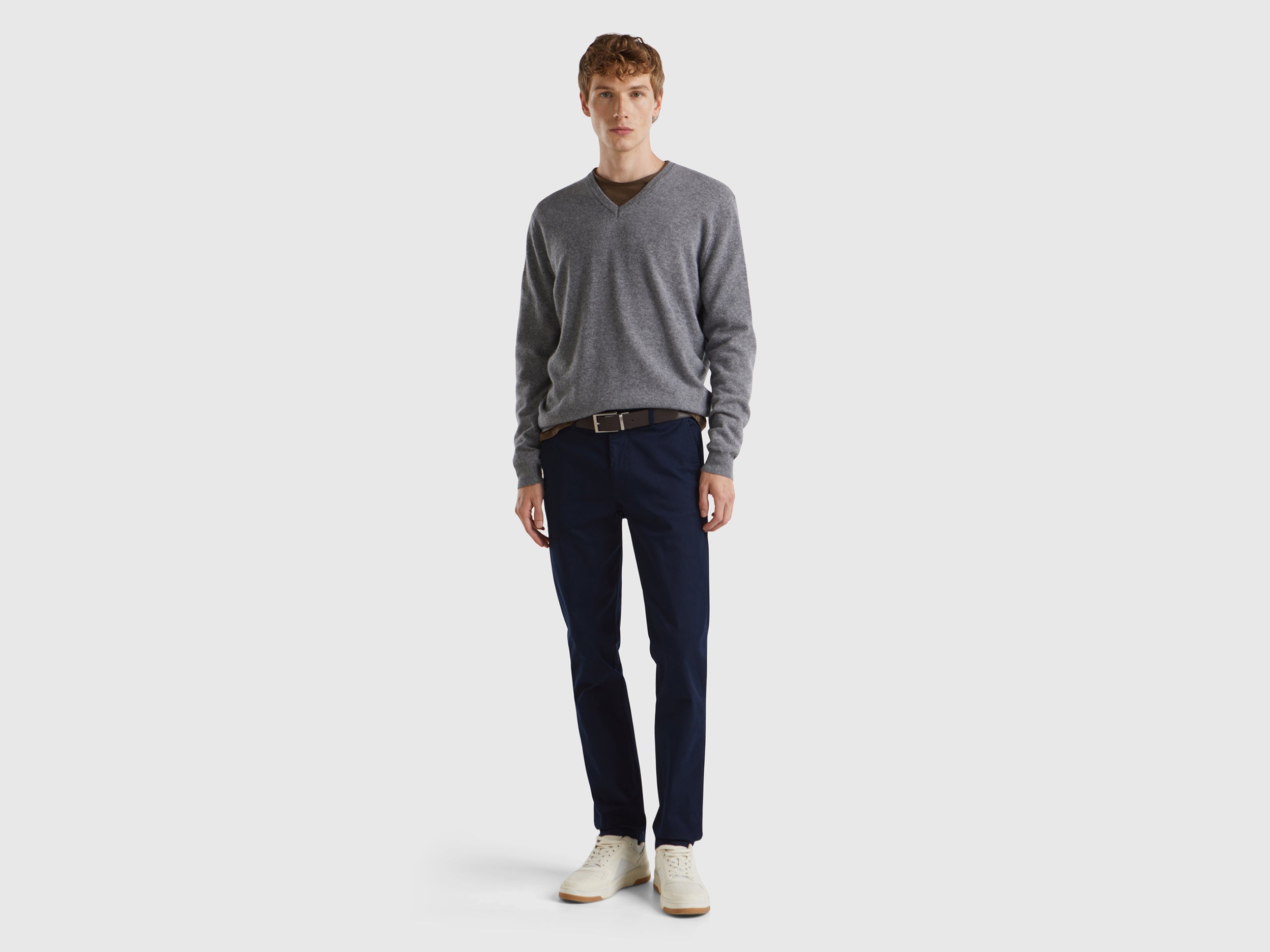 Gray V-neck sweater in pure Merino wool - ucb_image_FY