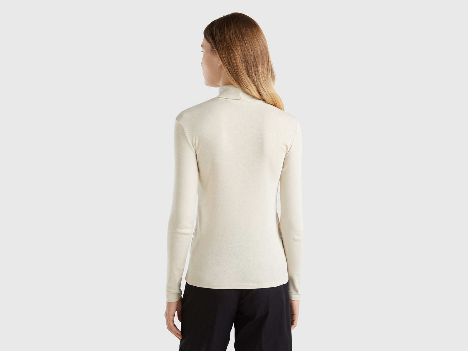 T-shirt de manga comprida com gola alta - ucb_image_B