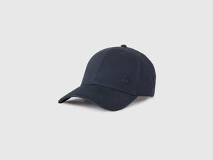 Baseball cap with logo