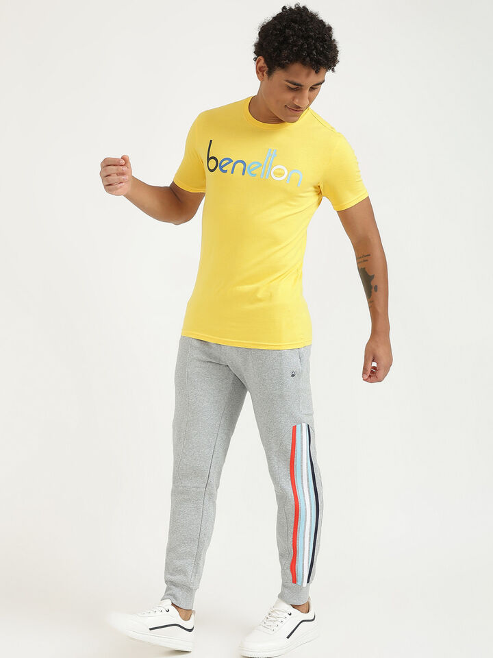 PANELED TRACKS WITH BOLD BRANDING