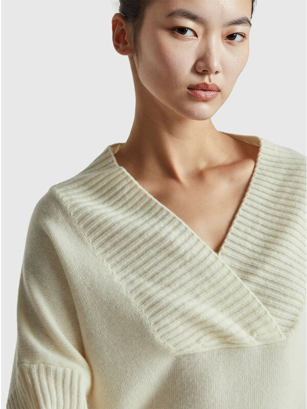 Pull col V coupe carrée Femme
