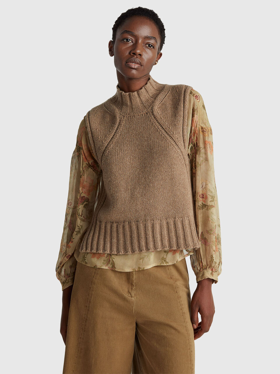 SLEEVELESS SWEATER Femme image number null