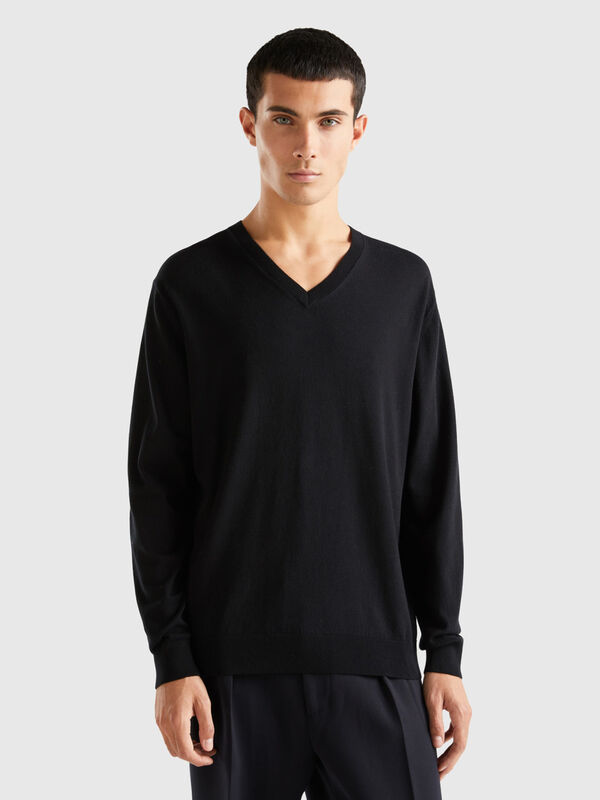 V-neck sweater in lightweight cotton blend Men