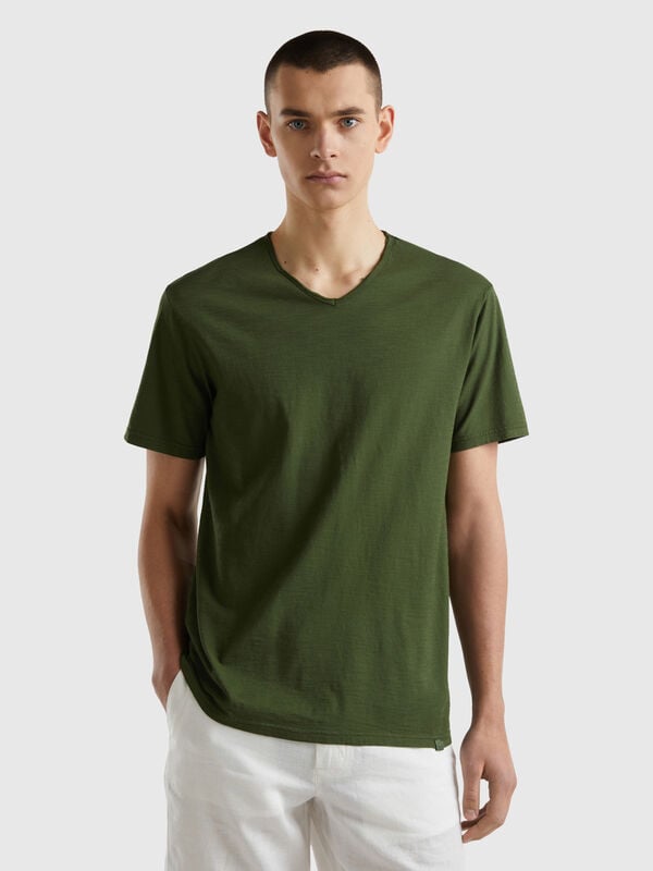 V-neck t-shirt in 100% cotton Men