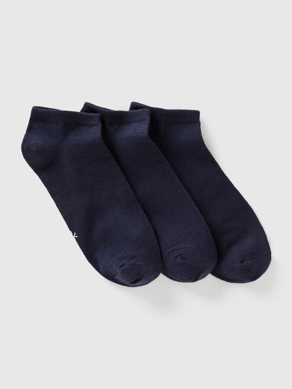 Trois paires de chaussettes courtes