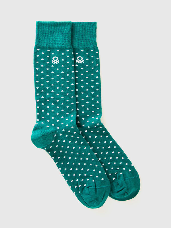 Chaussettes longues vertes à motif cœurs