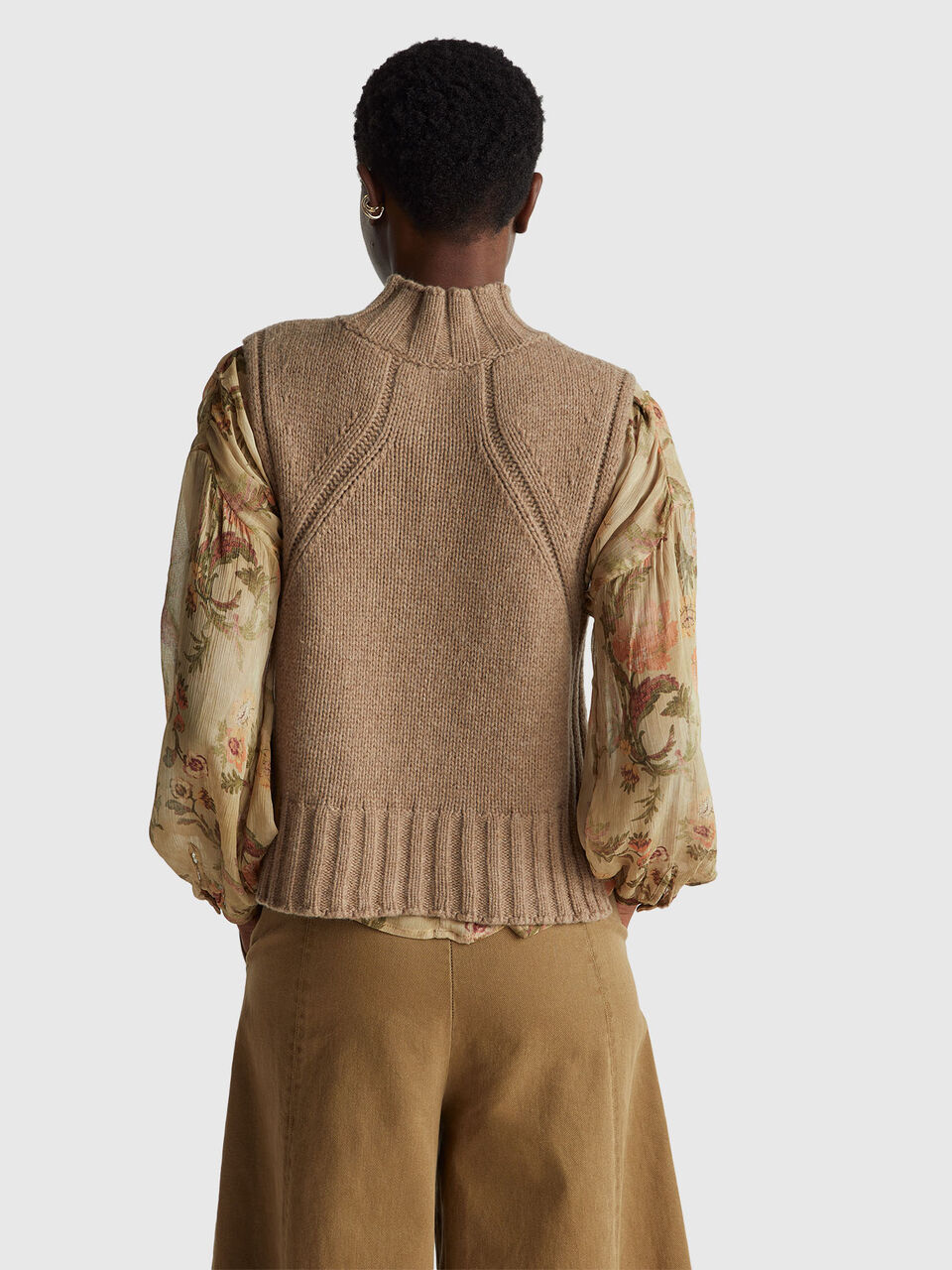 SLEEVELESS SWEATER Femme image number null