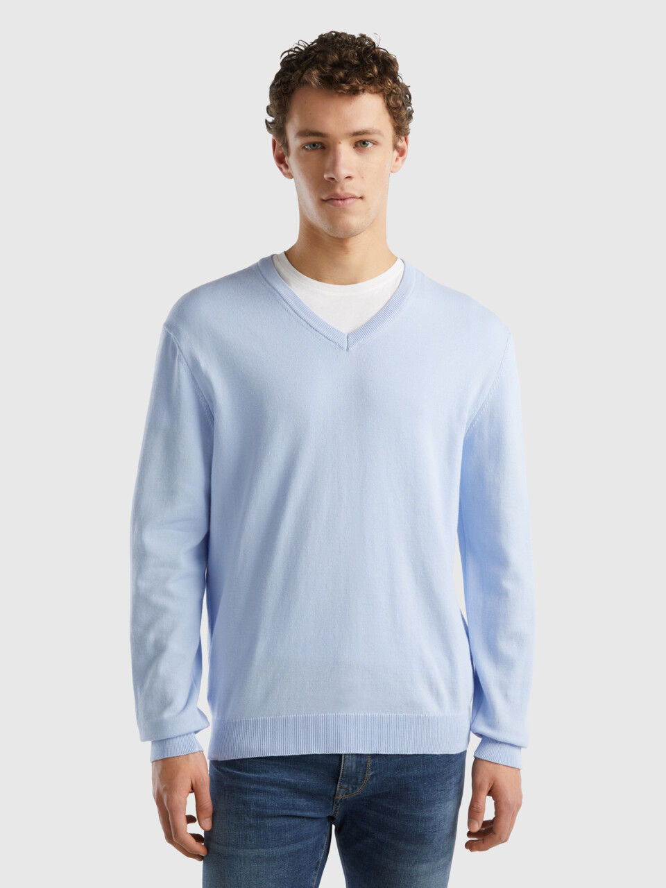 Light blue v sale neck sweater mens