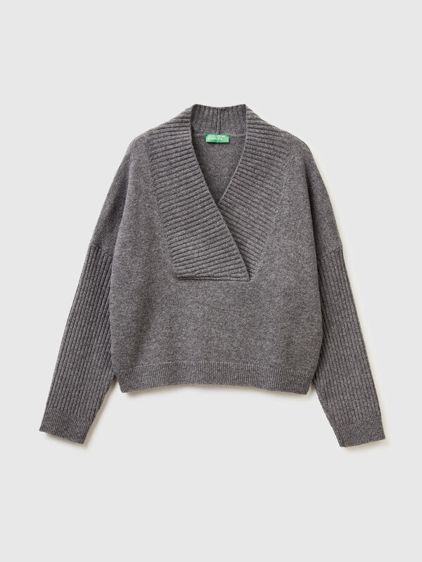 Pull col V coupe carrée Femme