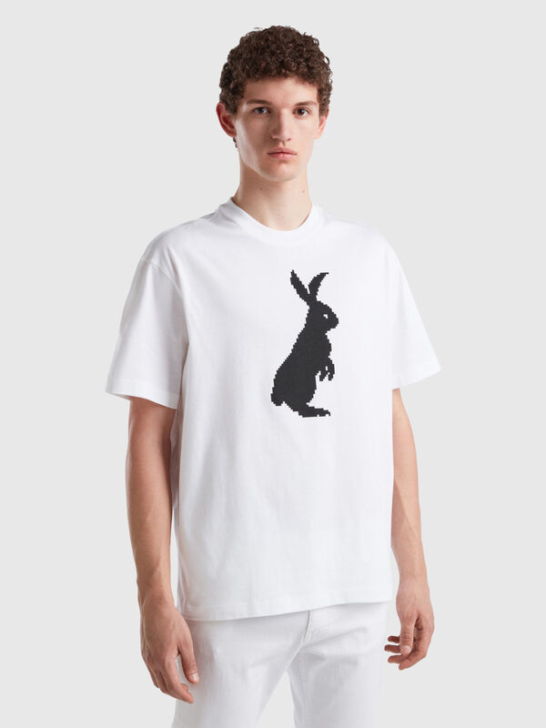 T-shirt blanc avec imprimé lapin
